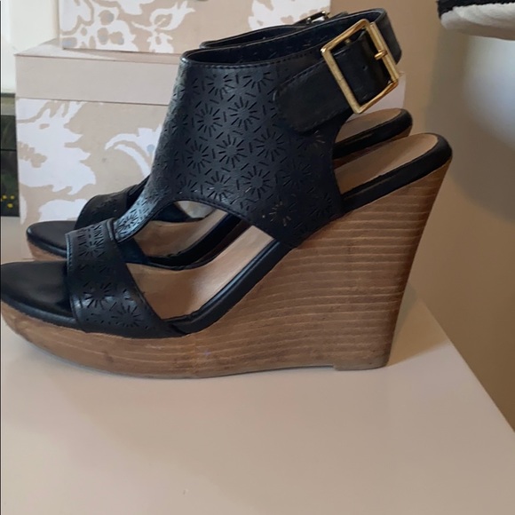 Restricted Black Wedges - Picture 2 of 7